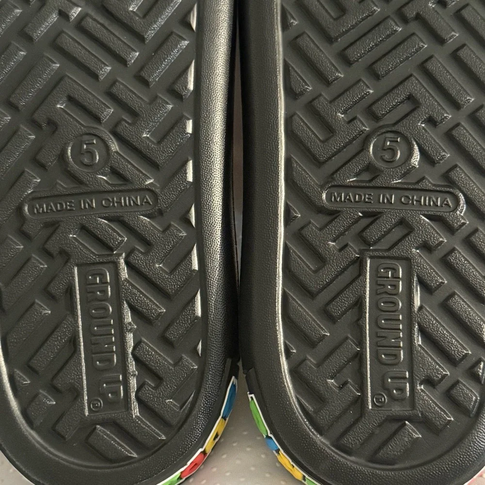 Nintendo Big Kids Slide Sandals - Black with Red and Green Mario‎ Size 5 New